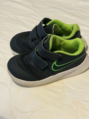 Nike Kids Black & Neon Green Velcro Sneakers